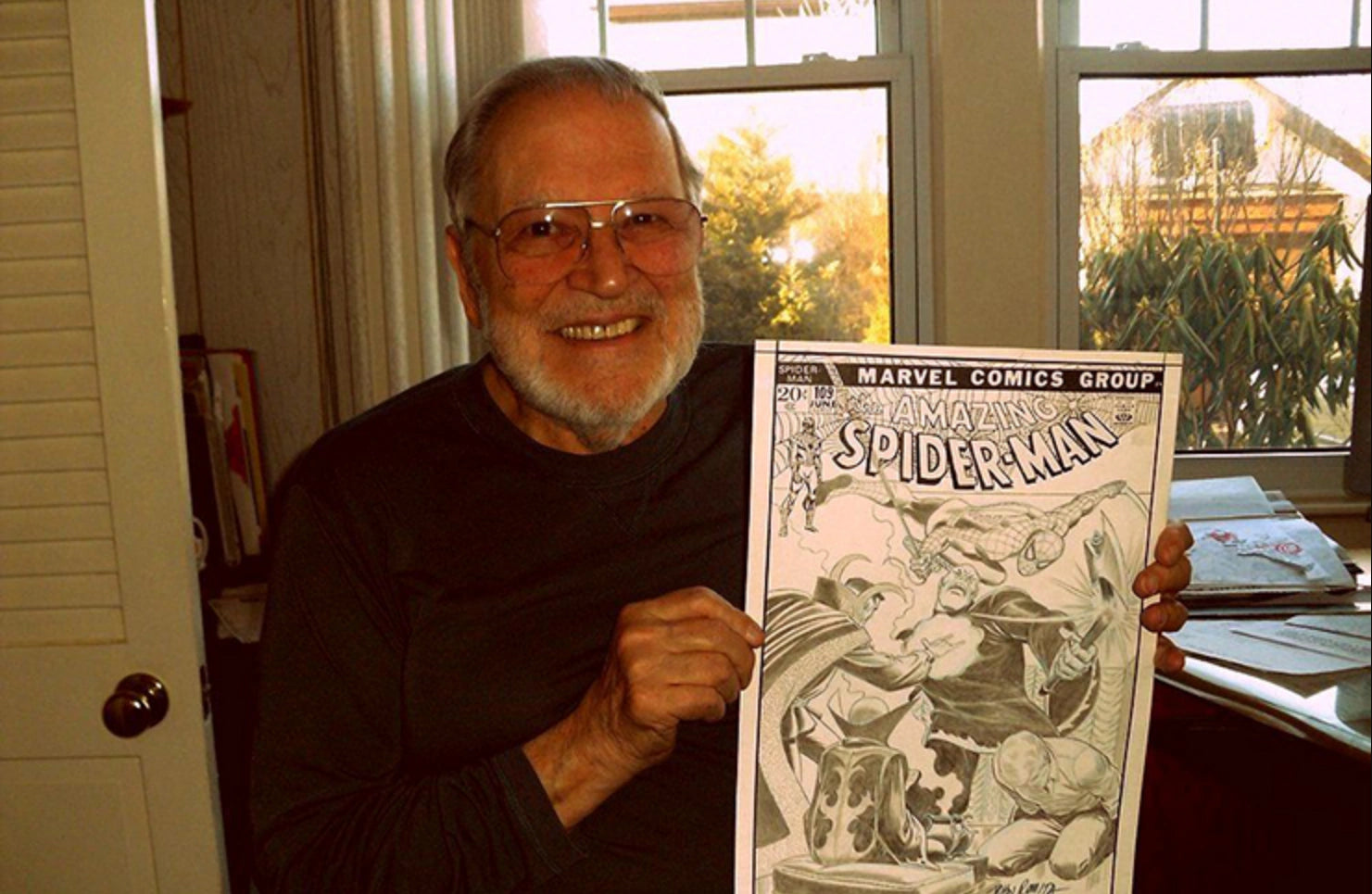 John Romita SR. mit einer Zeichnung des Amazing Spider-Man #109 Covers