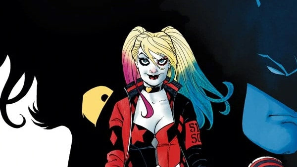 Harley Quinn in ihrem Kostüm neben Joker & Batman
